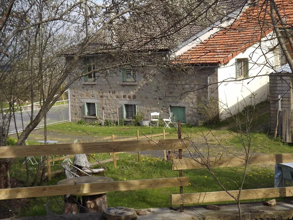 Gite Le Bonheur Est Dans Le Pre Loubaresse  0*, Loubaresse (Cantal) Франция